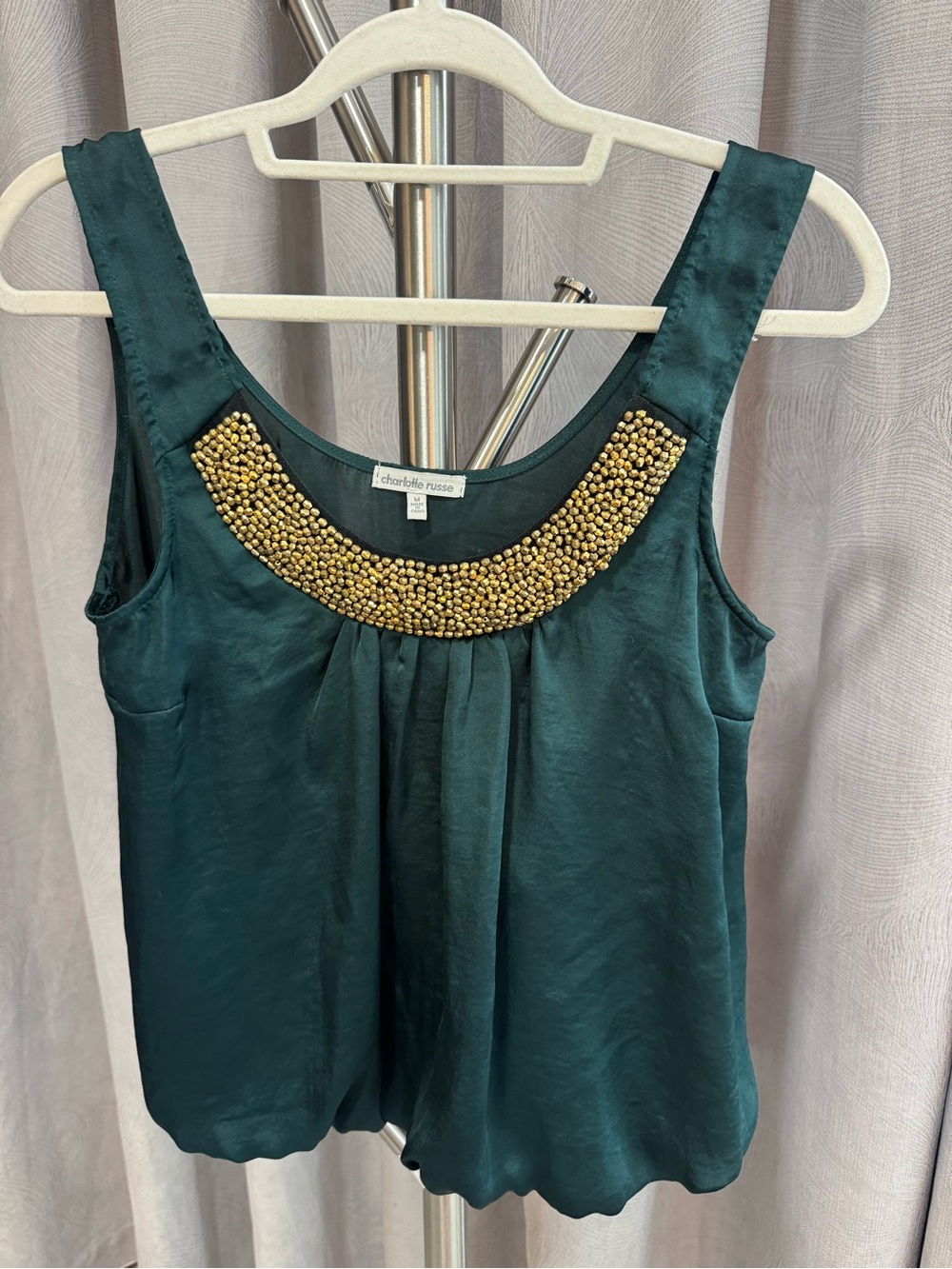 Blusa verde con canutillos dorados